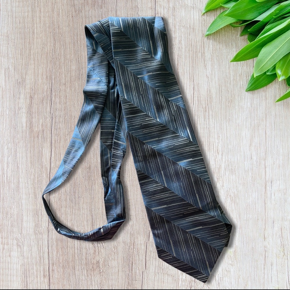 Matrix by Format tie